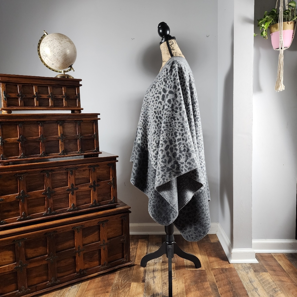 Animal Print Open-Front Wrap - image 3